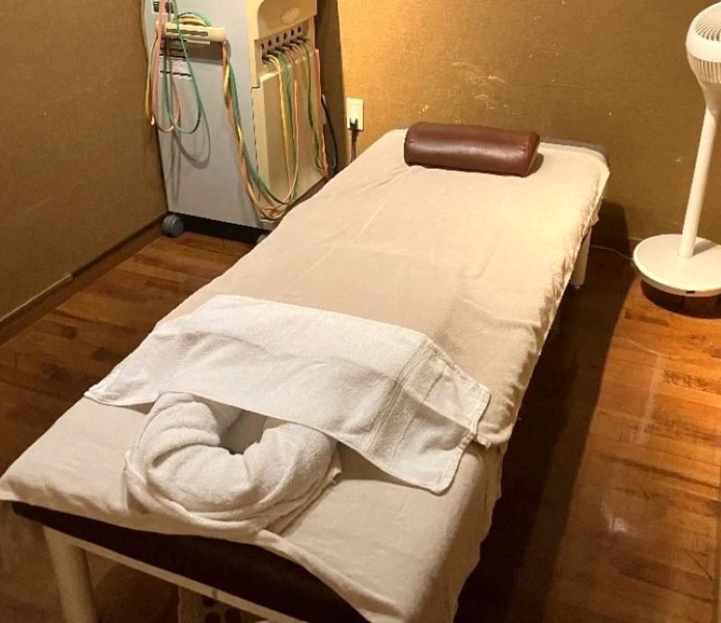 まんぷく整⾻院鍼灸院 施術室